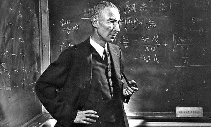 J. Robert Oppenheimer: 