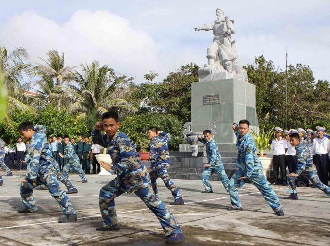 Các chiến sĩ luyện tập võ thuật, nâng cao sức khỏe để đảm đương xuất sắc nhiệm vụ bảo vệ chủ quyền biển đảo.