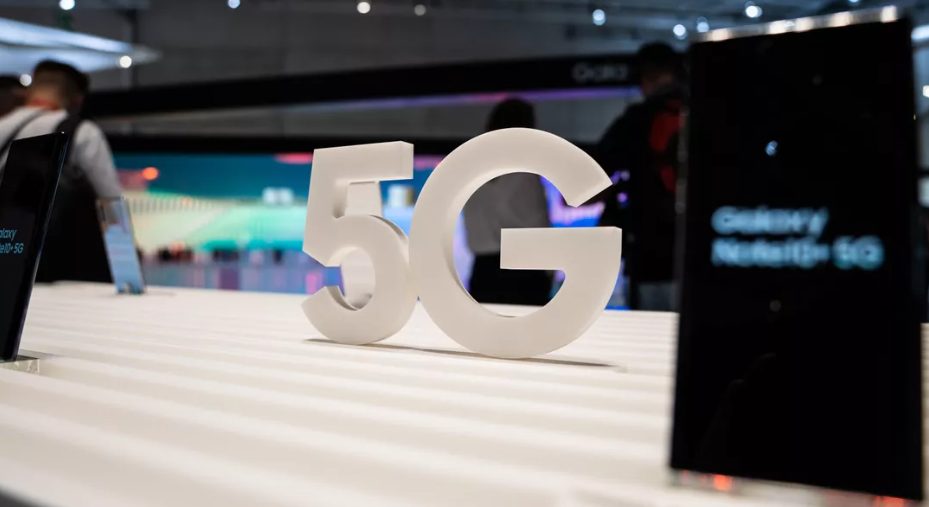 Các công ty smartphone lớn như Samsung hiện đang đẩy mạnh đầu tư cho 5G. Ảnh: Chris Monroe/CNET. 