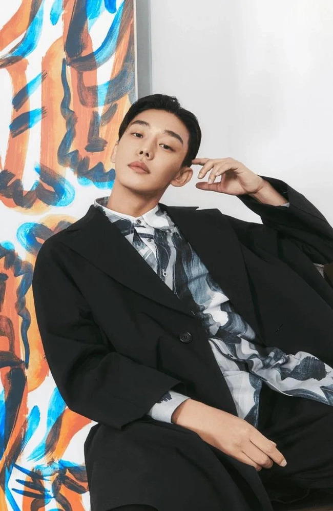 Yoo Ah In được cho là đang sống rất thảnh thơi, tận hưởng cuộc sống sang chảnh và không hề có thái độ hối hận sau bê bối