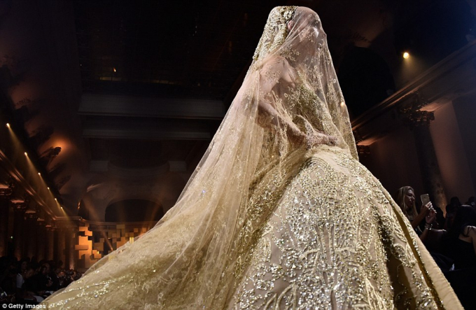 Show diễn Elie Saab Autumn-Winter 2015. Trong cộng đồng thời trang, thuật ngữ 