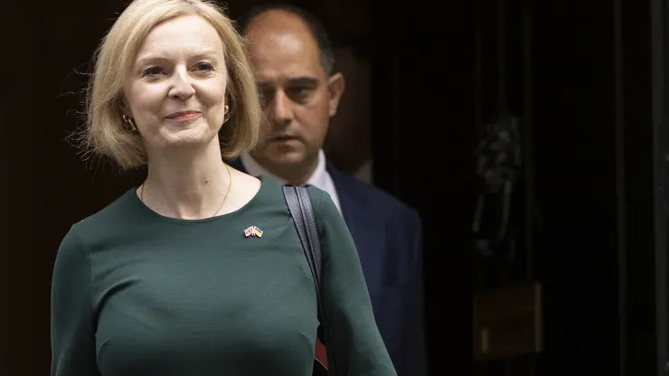 Thủ tướng Anh Liz Truss bảo vệ việc cắt giảm thuế - Ảnh 1.