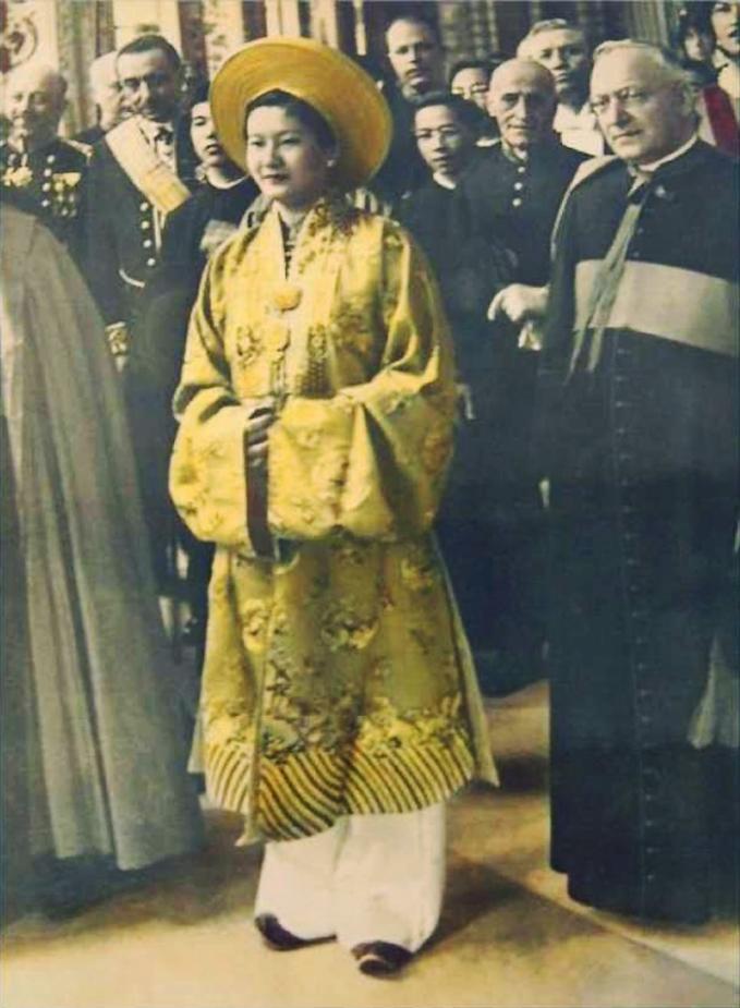 Hoàng hậu Nam Phương tại Vatican tháng 7/1939.