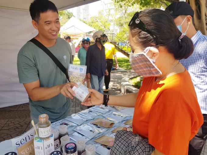 Chàng trai mạnh dạn khai thác nguồn nguyên liệu hạt sen trên đất Phú Yên để cho ra đời nhiều dòng sản phẩm đặc sắc, được người tiêu dùng và du khách ưa thích