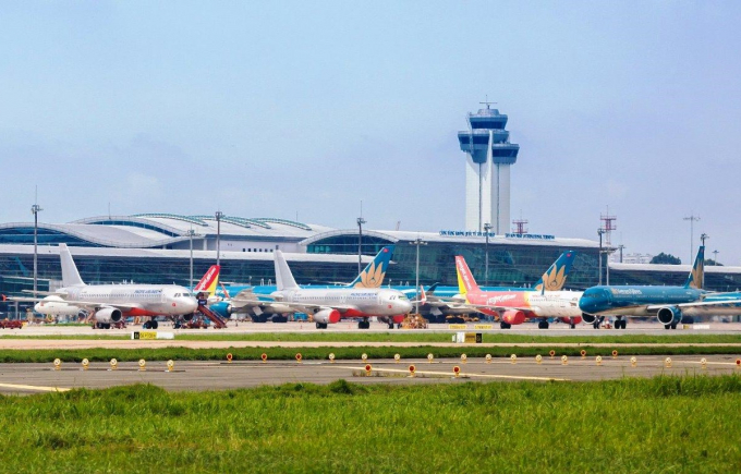   Máy bay của các hãng hàng không tại sân bay Tân Sơn Nhất. (Ảnh: CTV/Vietnam+)  