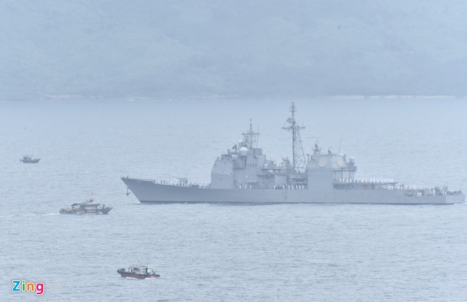 USS Theodore Roosevelt  trên vịnh Đà Nẵng. Ảnh: Thuận Thắng/ Zing