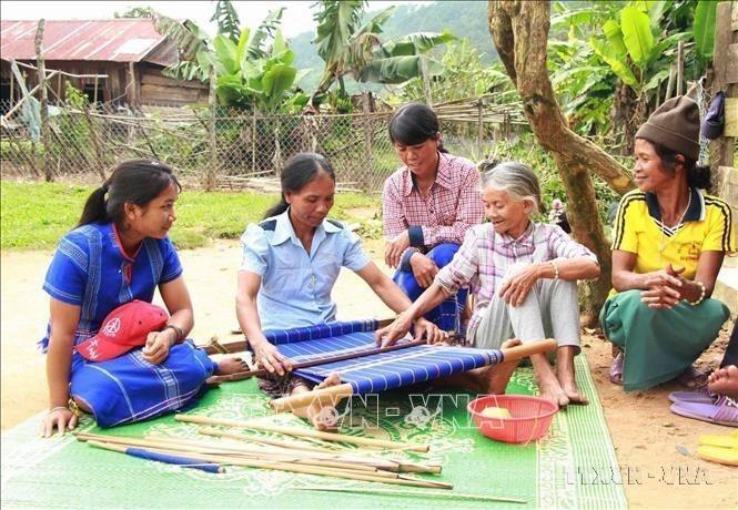 Hội Liên hiệp Phụ nữ huyện Đam Rông (Lam Đồng) vận dụng tốt những chính sách hỗ trợ của Nhà nước và các tổ chức, phát huy vai trò của phụ nữ trong việc phát triển kinh tế gia đình, cải thiện cuộc sống, giúp nhiều gia đình hội viên thoát nghèo, vươn lên làm giàu. Ảnh: Đặng Tuấn/TTXVN