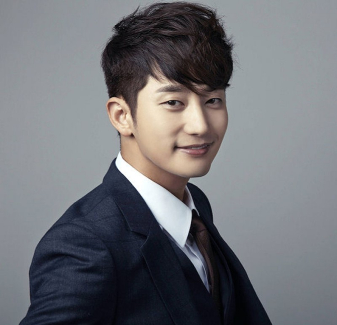 Park Shi Hoo.