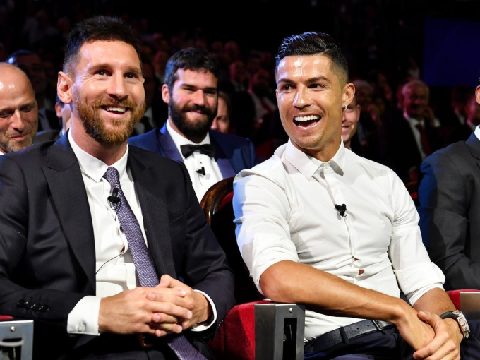 Ronaldo khẳng định không có chuyện đặt mục tiêu giành nhiều Quả bóng vàng hơn Messi