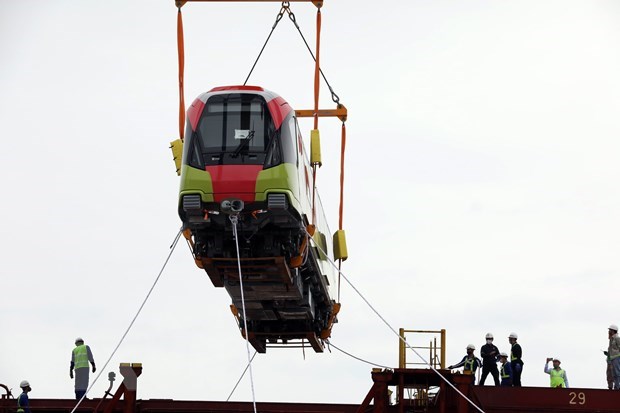   Đoàn tàu đầu tiên của tuyến metro Nhổn-Ga Hà Nội. (Ảnh: TTXVN)  