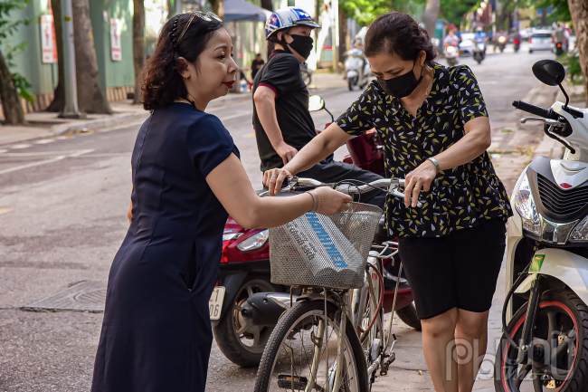 Thật khó để bắt gặp lại những người bán báo rong.