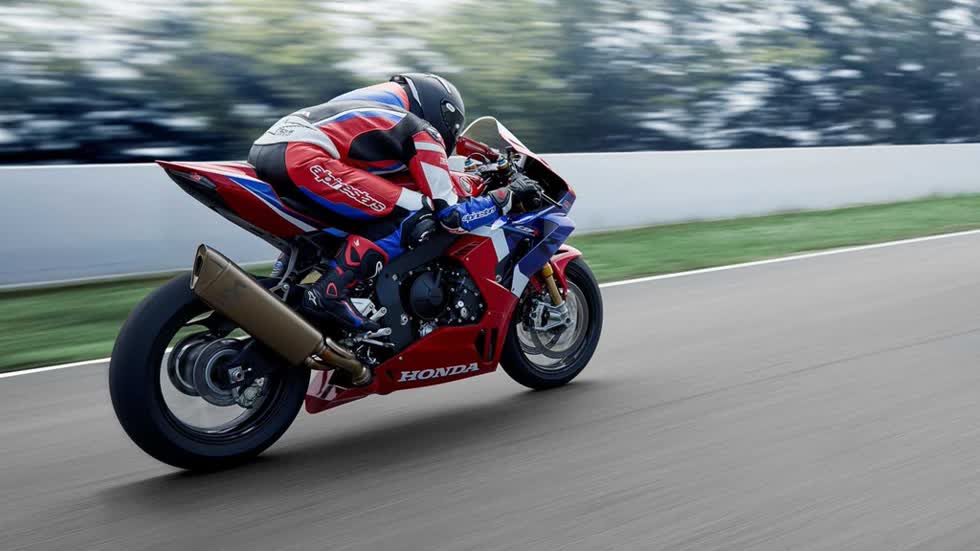 Honda CBR1000RR-R Fireblade ra mắt với giá gần 600 triệu đồng