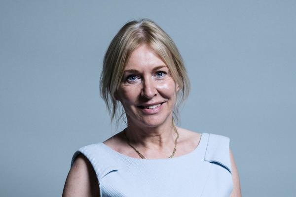 Thứ trưởng Bộ Y tế và Chăm sóc Xã hội Anh Nadine Dorries