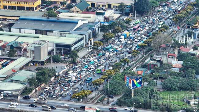 Tuyến ngã tư Ngọc Hồi giao với Giải Phóng, tình trạng giao thông ùn tắc kèo dài.