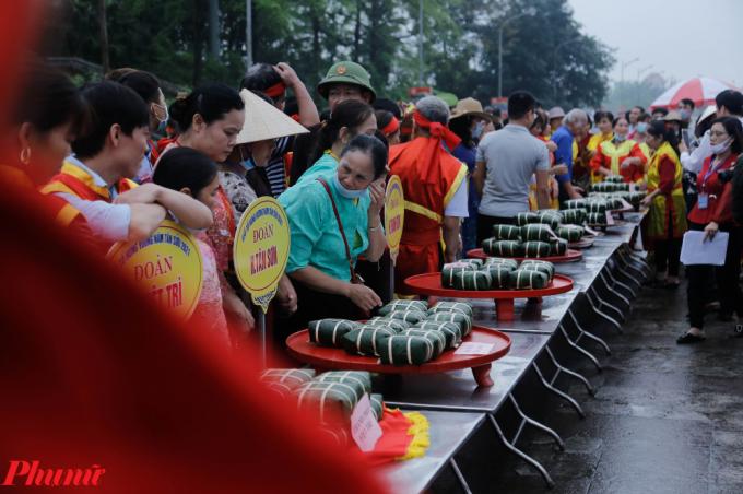 Về Phú Thọ xem người dân gói bánh dâng các vua Hùng