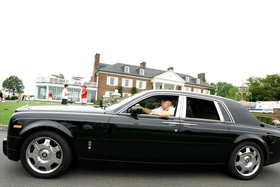 Sau máy bay, ông Trump tiếp tục rao bán siêu xe Rolls-Royce Phantom