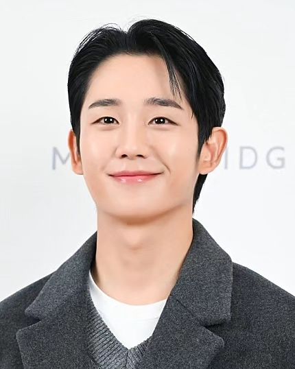 Có thể nói rằng Jung Hae In vẫn hoạt động như bình thường, hoàn toàn không bị tin đồn làm ảnh hưởng