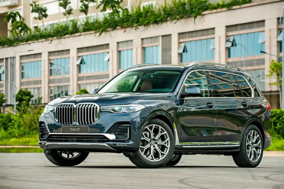 BMW X7 chính hãng tiếp tục giảm giá kỷ lục tới 350 triệu đồng.