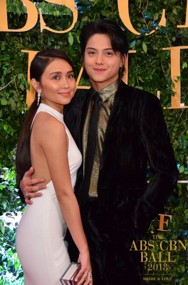 Kathryn Bernardo - Daniel Padilla “đường ai nấy đi” cách đây không lâu, khiến công chúng không khỏi ngỡ ngàng. Hai ngôi sao vừa vướng nghi vấn tái hợp trong chiều 15/12 nhưng người trong cuộc chưa hề lên tiếng xác nhận.