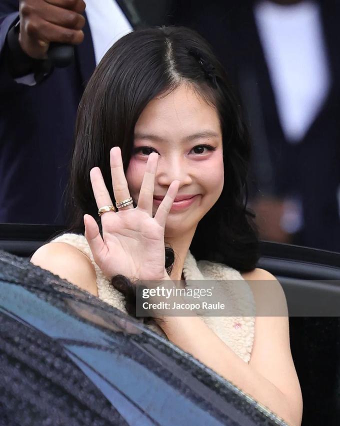 Không quá khi nói rằng Jennie chính là tâm điểm của show diễn Chanel hôm nay