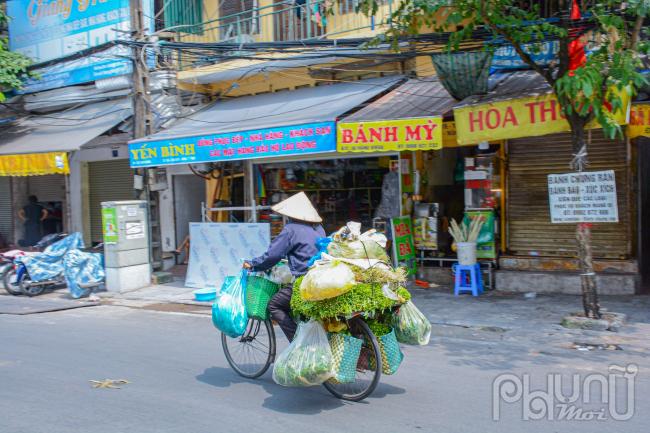 Đi chợ mùa dịch có gì lạ? 