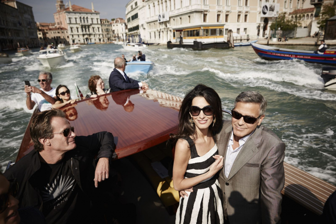 Nam diễn viên George Clooney (phải) và vị hôn thê của anh, luật sư Amal Alamuddin, đến Venice, Ý, vào tháng 9-2014. Hai người kết hôn trong một buổi lễ riêng tư với sự tham gia của vài người bạn - Ảnh: Getty Images