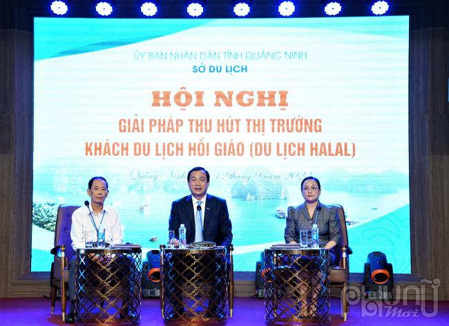 Phiên thảo luận đề xuất một số giải pháp thu hút khách du lịch Hồi giáo do Cục trưởng Nguyễn Trùng Khánh, Phó Giám đốc phụ trách Sở Du lịch Quảng Ninh Nguyễn Huyền Anh và Chủ tịch Hiệp hội Du lịch Quảng Ninh Nguyễn Thế Huệ cùng điều phối.