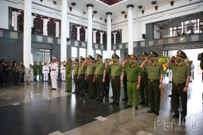 Dự lễ tang có Đại tướng Tô Lâm, Bộ trưởng Công an; các Thứ trưởng Bộ Công an Thượng tướng Trần Quốc Tỏ, Thượng tướng Lương Tam Quang, Trung tướng Lê Quốc Hùng, Thiếu tướng Nguyễn Văn Long; lãnh đạo Đảng ủy Công an Trung ương - Bộ Công an; Thành ủy, UBND TP Hà Nội, Đoàn TNCS Hồ Chí Minh; cán bộ chiến sĩ và thân nhân gia đình các liệt sĩ...