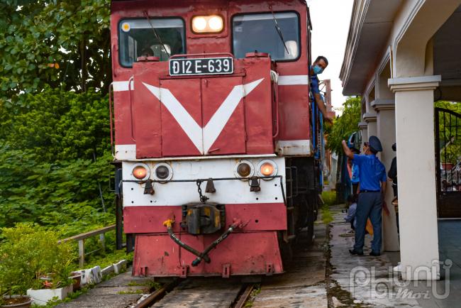 Đây là hoạt động vận tải hành khách đang được người dân mong chờ nhất. Hoạt động nhằm từng bước khôi phục lại hoạt động vận tải hành khách nội địa bằng đường sắt, đáp ứng nhu cầu cấp thiết đi lại.