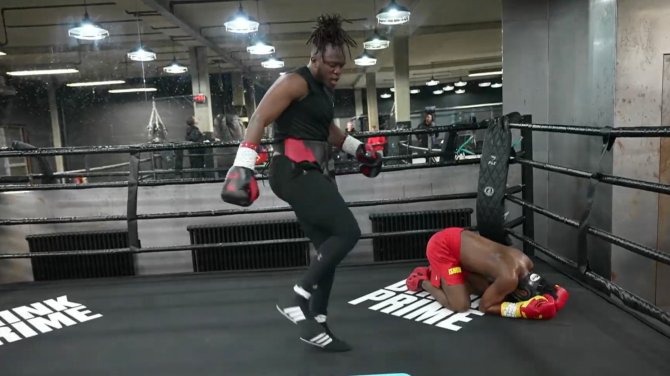 Hiện tượng mạng IShowSpeed hùng hổ bước lên sàn boxing và cái kết rời đi trong nước mắt