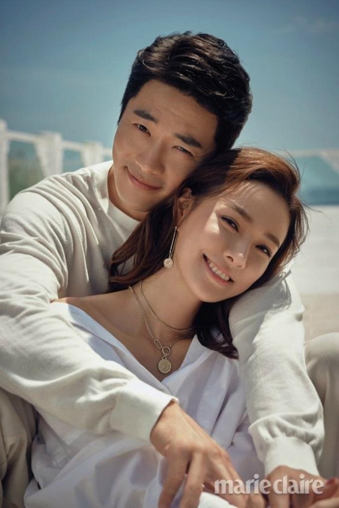 Gia đình Kwon Sang Woo - Son Tae Young trở thành hình mẫu lý tưởng, với 2 con đủ nếp đủ tẻ