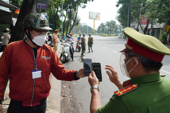 Số ca nhiễm Covid-19 tăng cao trở lại, TP.HCM tăng cường kiểm soát đi lại, lưu trú người dân