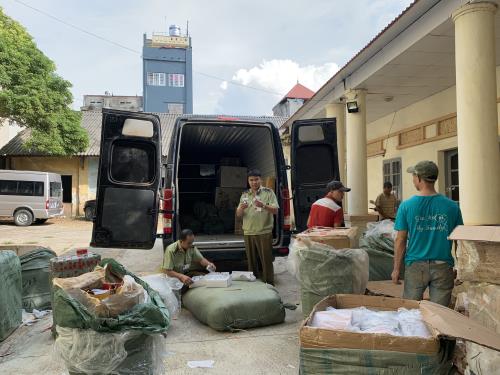  Lô hàng không rõ nguồn gốc bị quản lý thị trường Lạng Sơn phát hiện. Ảnh: Uyên Hương/BNEWS/TTXVN 