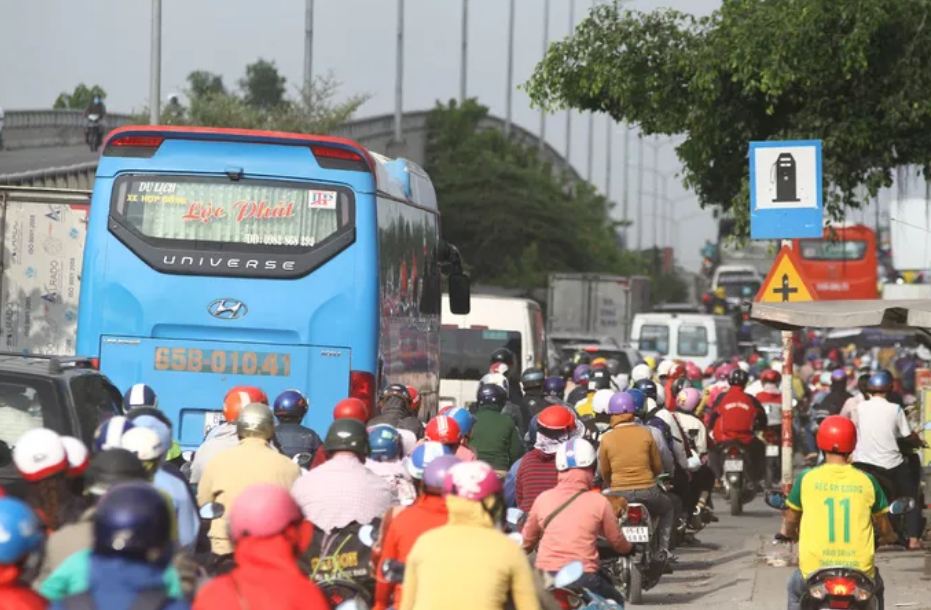 Đến chiều cùng ngày, nhiều đoạn qua Tiền Giang chịu cảnh ùn ứ nghiêm trọng, tập trung ở khu vực qua các cây cầu. Đến chiều cùng ngày, nhiều đoạn qua Tiền Giang chịu cảnh ùn ứ nghiêm trọng, tập trung ở khu vực qua các cây cầu.