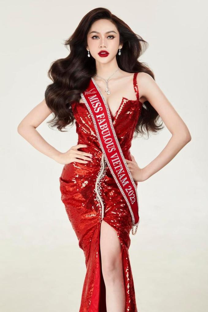 Lương Mỹ Kỳ từng giành giải Á hậu 1 tại cuộc thi Miss International Queen Vietnam 2020