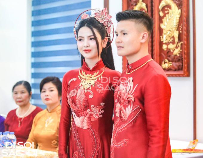 Quang Hải và Chu Thanh Huyền nhận được nhiều lời chúc phúc từ người hâm mộ. Cả hai được nhận xét là có tướng phu thê