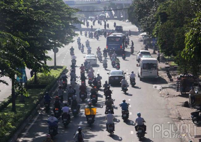 Mật độ phương điện lưu thông hai chiều rất đông đúc.