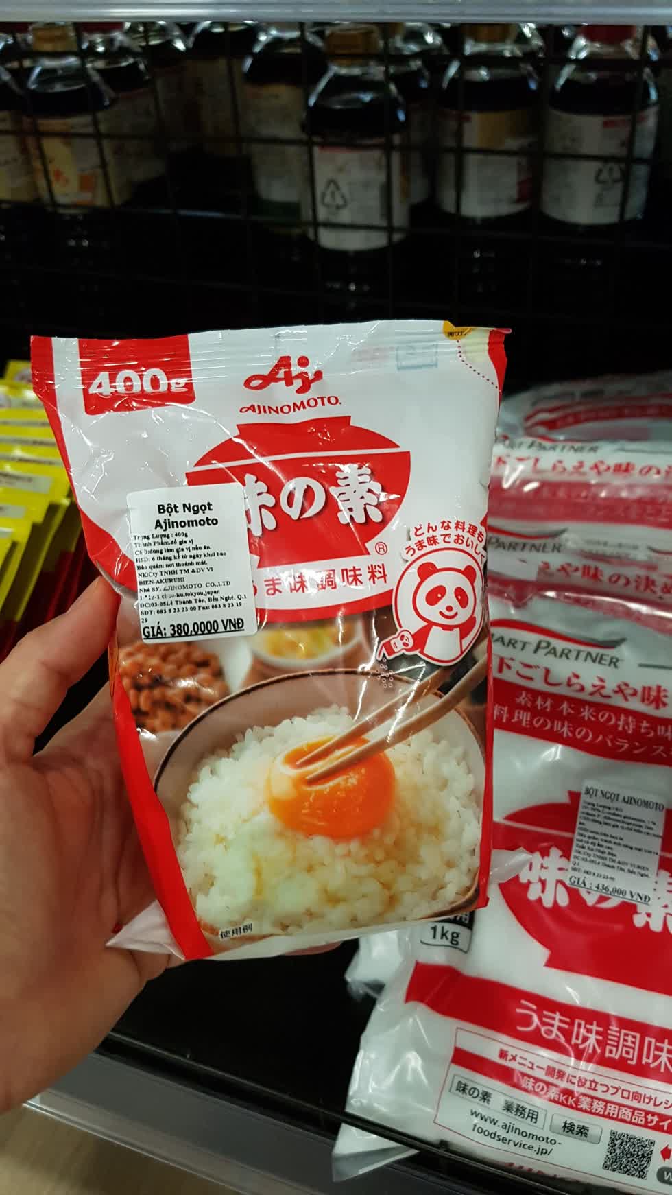 Bột ngọt 400g có giá gần 400.000 đồng. 