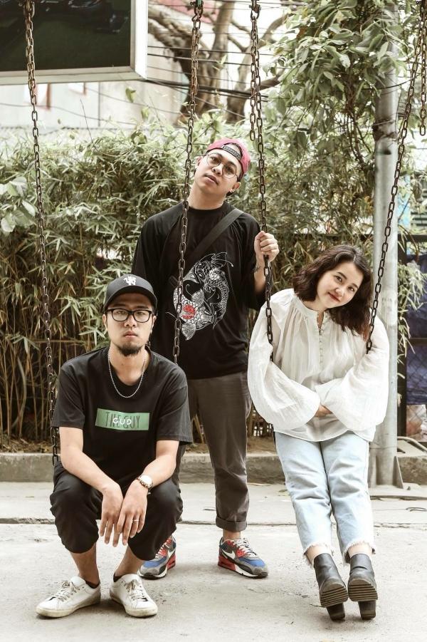 Thanh Nhàn và Lộn Xộn Band. 
