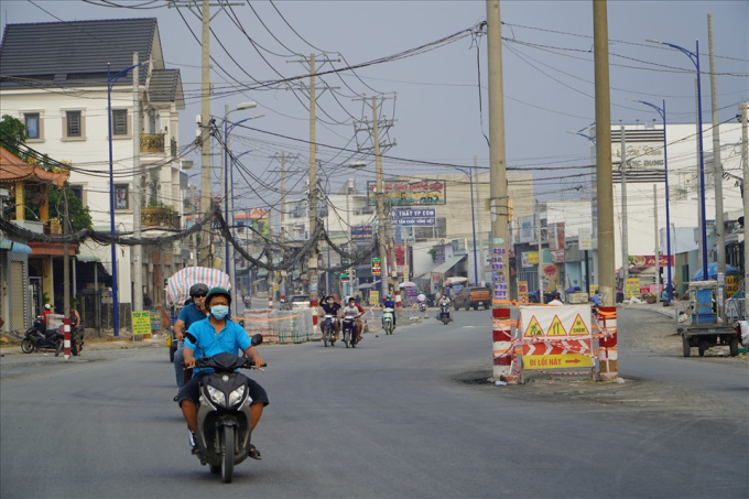   Dự án sửa chữa, nâng cấp đường Đặng Thúc Vịnh (tỉnh lộ 9) làm trên đoạn dài 5,2 km qua xã Đông Thạnh và Thới Tam Thôn (huyện Hóc Môn), vốn đầu tư gần 700 tỉ đồng. Dự án đã đạt hơn 80% khối lượng, trong đó cơ bản hoàn thành mở rộng đường 7-8 m lên 30 m. Nhiều đoạn đã trải nhựa, lát đá vỉa hè...   