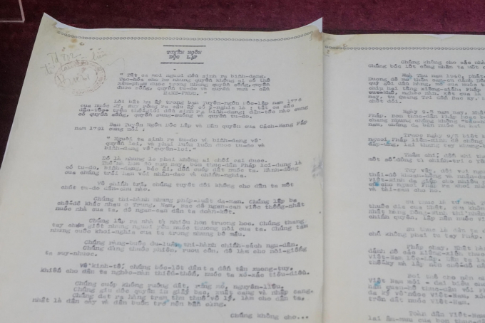   Bản Tuyên ngôn độc lập do Chủ tịch Hồ Chí Minh soạn thảo và đọc tại quảng trường Ba Đình, hiện lưu trữ tại Bảo tàng Lịch sử Việt Nam.  