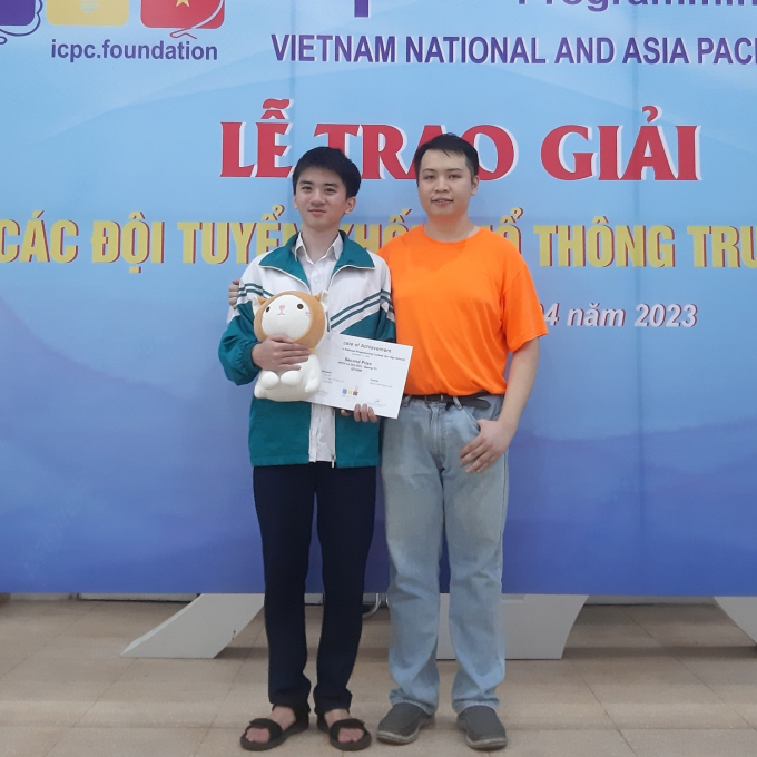 Vinh Khánh quan niệm tự học là yếu tố quan trọng nhất để có thành tích tốt