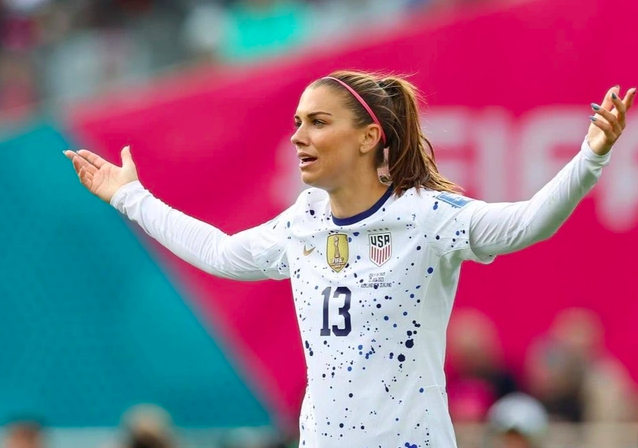 Alex Morgan lần đầu tiên đá hỏng phạt đền tại World Cup khi không thắng được thủ môn Kim Thanh của tuyển nữ Việt Nam (Ảnh: Getty)