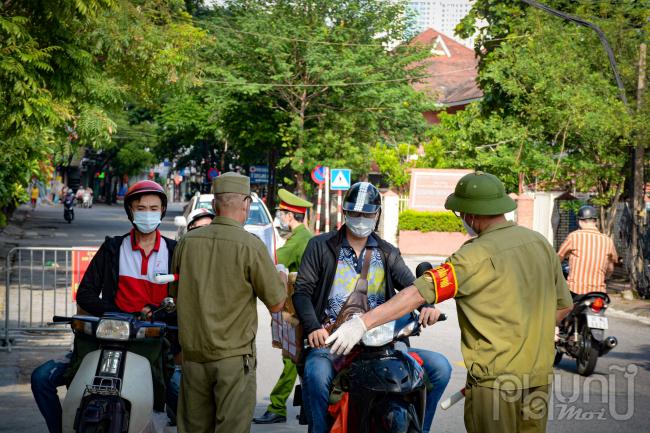 Kiểm soát chặt chẽ các phương tiện ra vào để đảm công tác phòng, chống dịch hiệu quả.