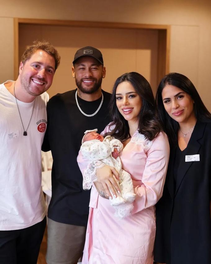 Mavie là con đầu lòng của Neymar và Bruna