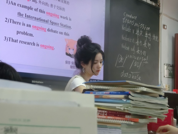 Khoảnh khắc bị chụp lén khác của cô Lý cũng gây bão