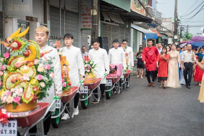 Chú rể Thái Bình đem 7 xe rùa đến nhà gái đưa tráp, mẹ e ngại một điều khi con đưa ra ý tưởng