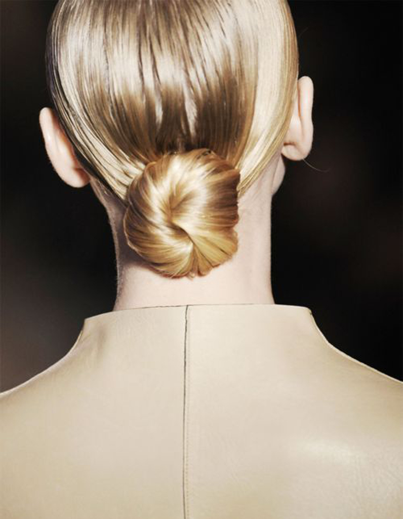 Tóc búi ướt chignon. Ảnh: ELLE.fr