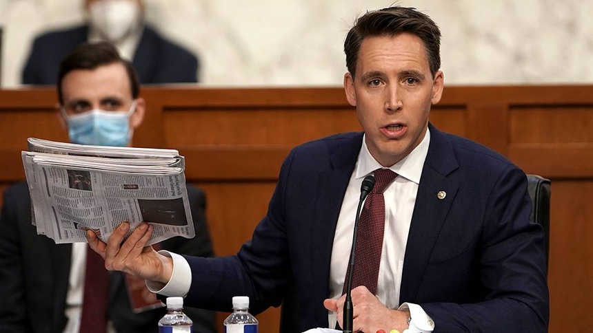 Thượng nghị sĩ Josh Hawley của bang Missouri là thượng nghị sĩ đầu tiên tuyên bố sẽ phản đối kết quả bầu cử trong cuộc họp lưỡng viện ngày 6/1. Ảnh: AP.