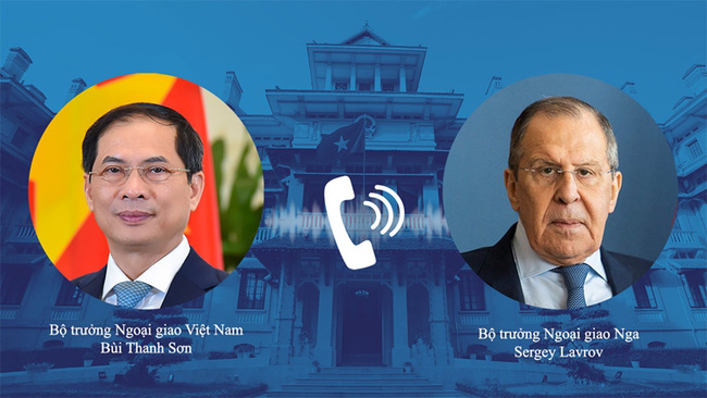 Bộ trưởng Bộ Ngoại giao Bùi Thanh Sơn điện đàm với Bộ trưởng Ngoại giao Liên bang Nga Sergey Lavrov. Ảnh: ĐCSVN.